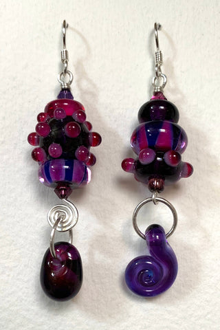 Large asymmetrical earrings (purple and fuchsia)